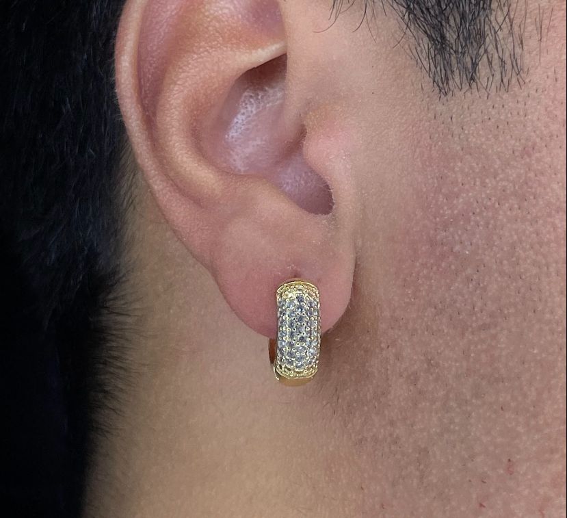 Argola Cravejada Dourada (P)