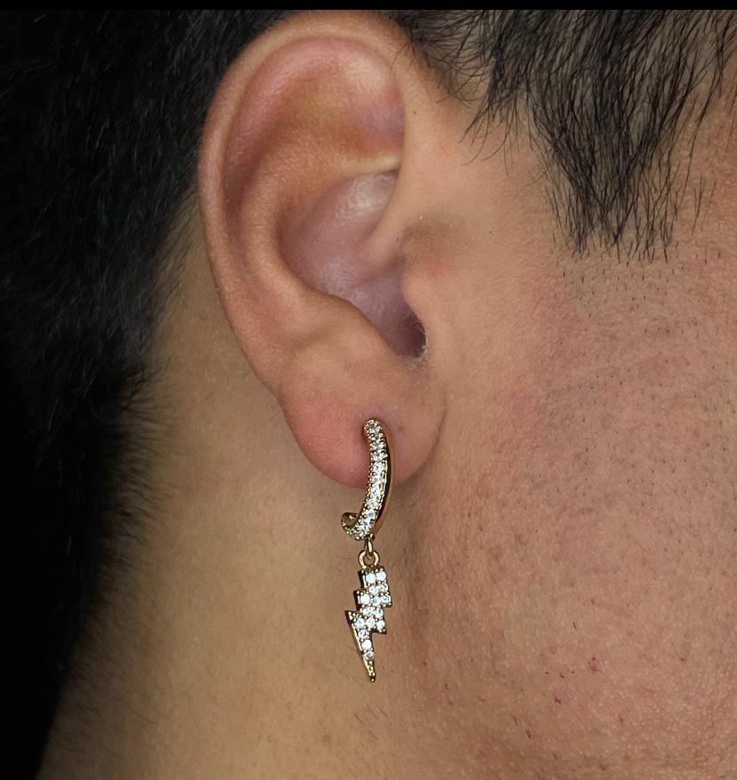 Brinco Raio Dourado Cravejado