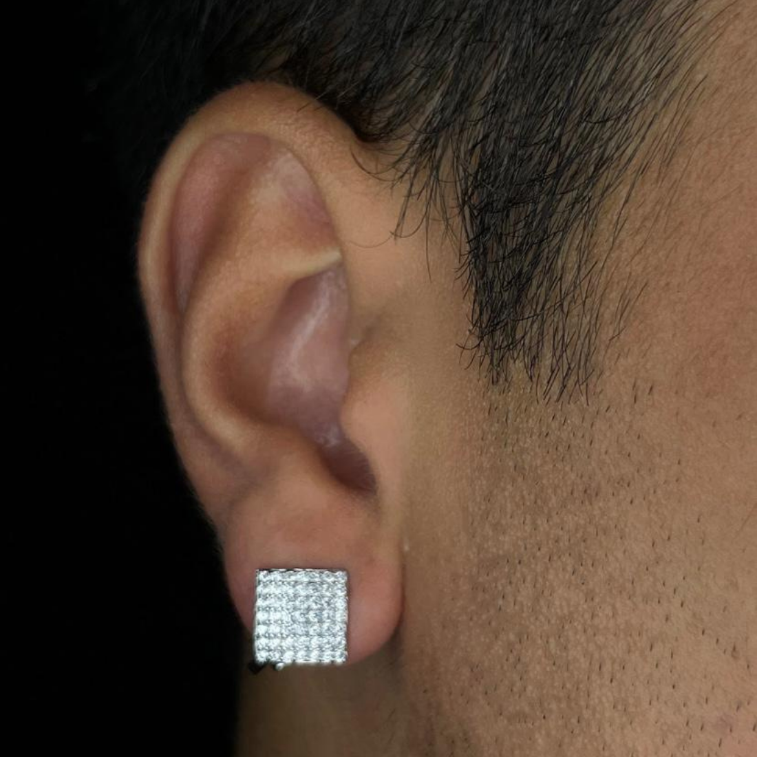 Brinco De Pressão Prata Quadrado Cravejado